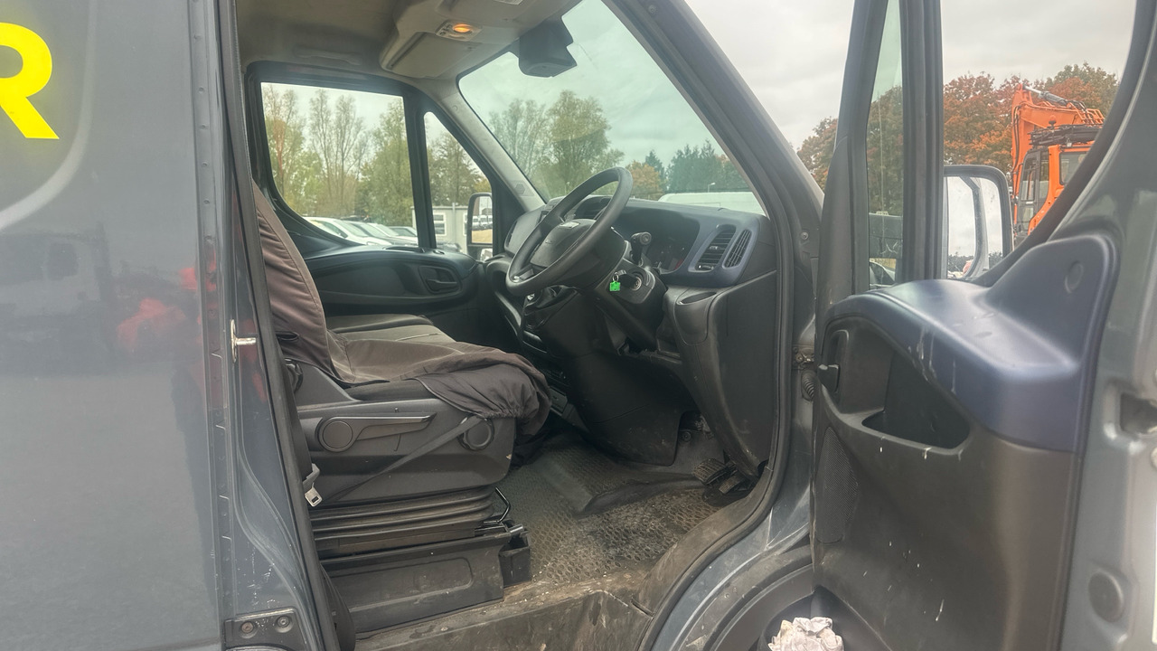 IVECO DAILY 35-210 - Fourgon utilitaire: photos 5 IVECO DAILY 35-210 - Fourgon utilitaire: photos 5