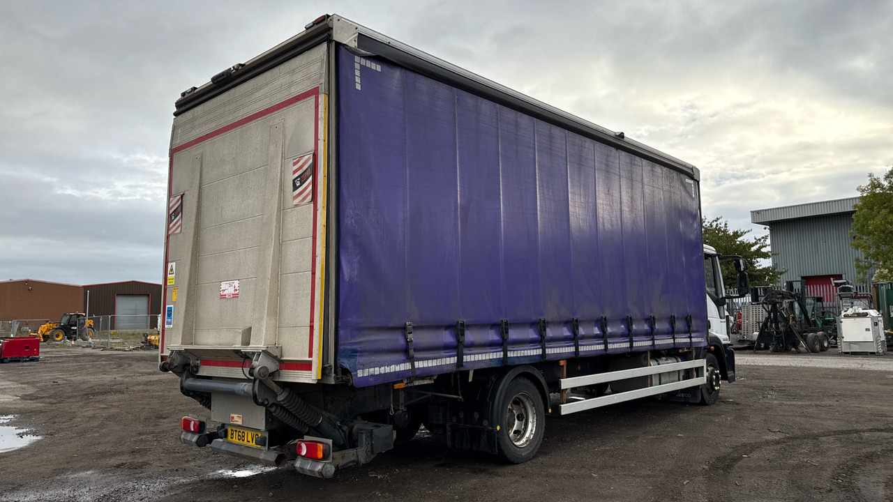 IVECO EUROCARGO 120-210 - Camion à rideaux coulissants: photos 4 IVECO EUROCARGO 120-210 - Camion à rideaux coulissants: photos 4