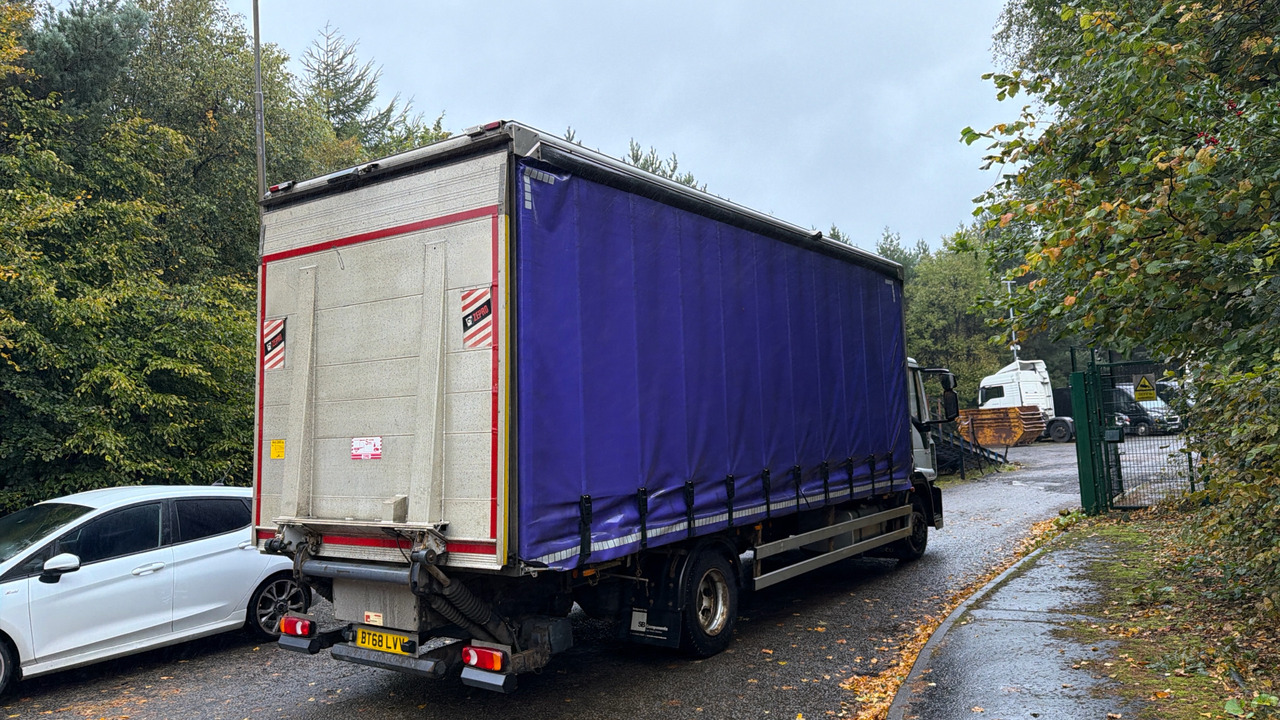 Iveco Eurocargo 120-210 - Camion à rideaux coulissants: photos 4 Iveco Eurocargo 120-210 - Camion à rideaux coulissants: photos 4