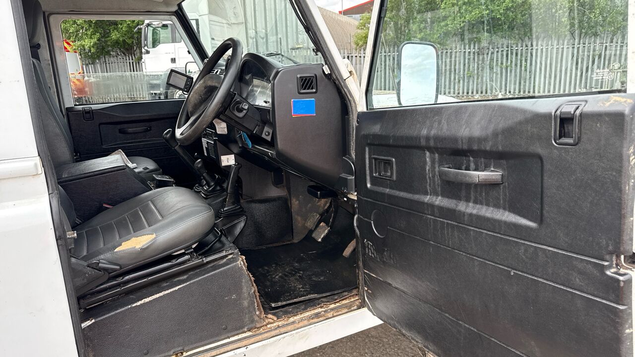 Land Rover Defender 2.2 TDCI 110PS - Camion avec nacelle: photos 5 Land Rover Defender 2.2 TDCI 110PS - Camion avec nacelle: photos 5