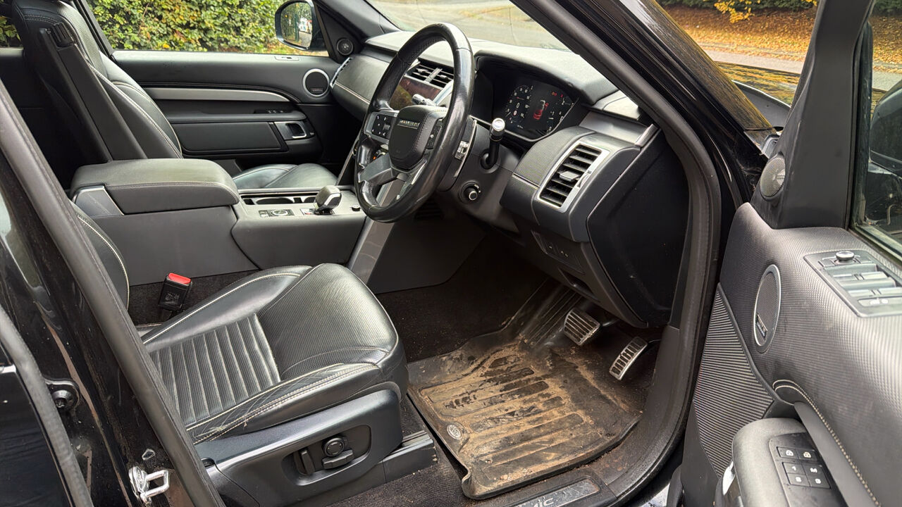 Land Rover Discovery 3.0 D300 R-Dynamic HSE - Voiture break: photos 5 Land Rover Discovery 3.0 D300 R-Dynamic HSE - Voiture break: photos 5