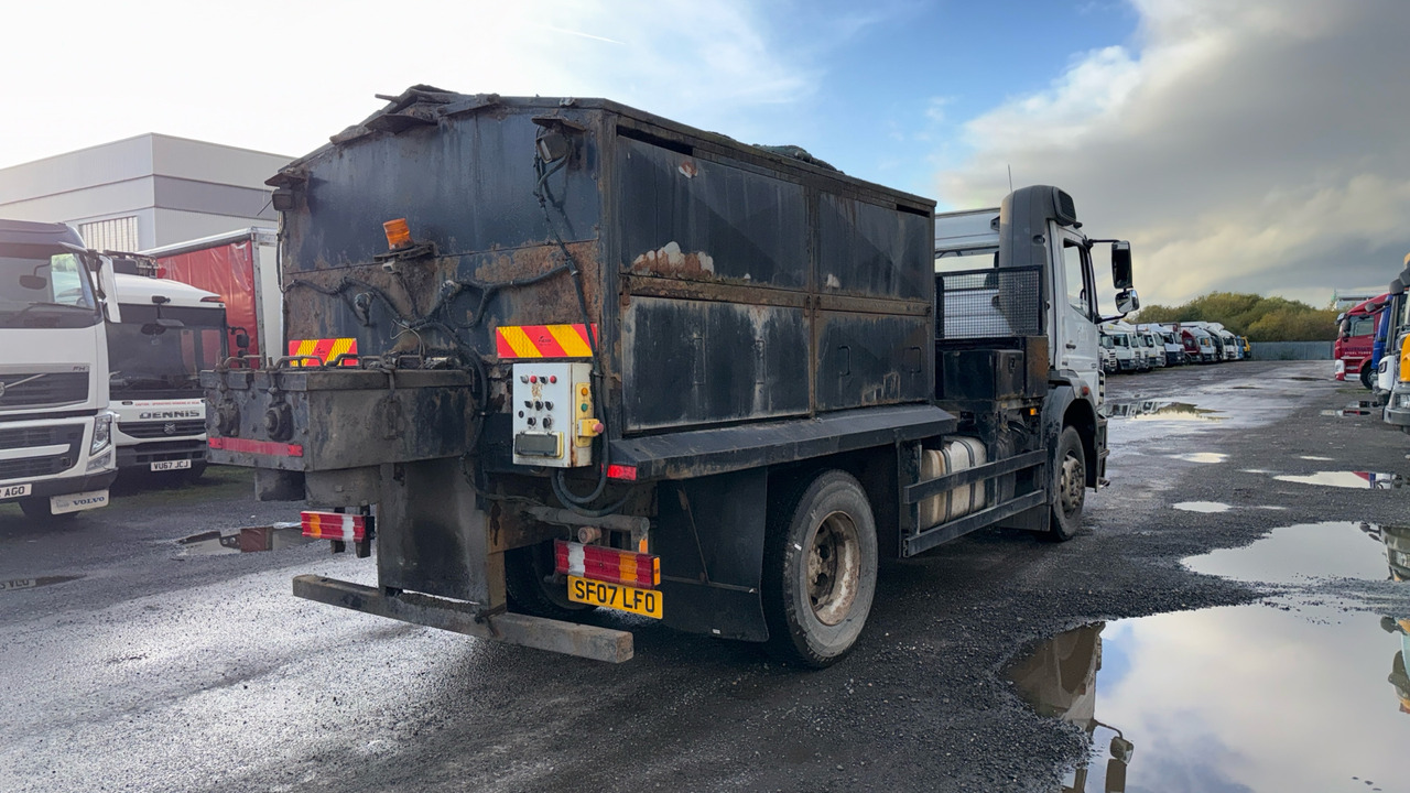 MERCEDES-BENZ AXOR 1824 - Travaux routiers: photos 4 MERCEDES-BENZ AXOR 1824 - Travaux routiers: photos 4