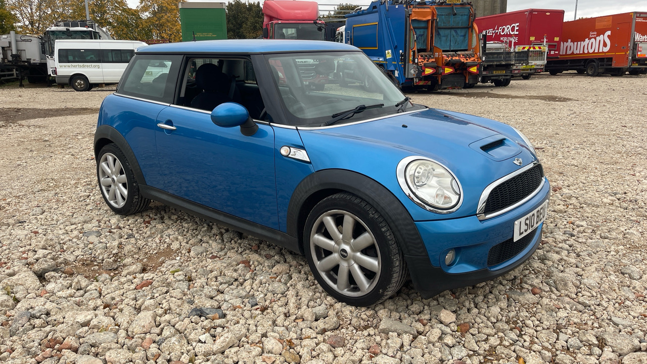 MINI COOPER S 1.6 - Voiture à hayon: photos 1 MINI COOPER S 1.6 - Voiture à hayon: photos 1