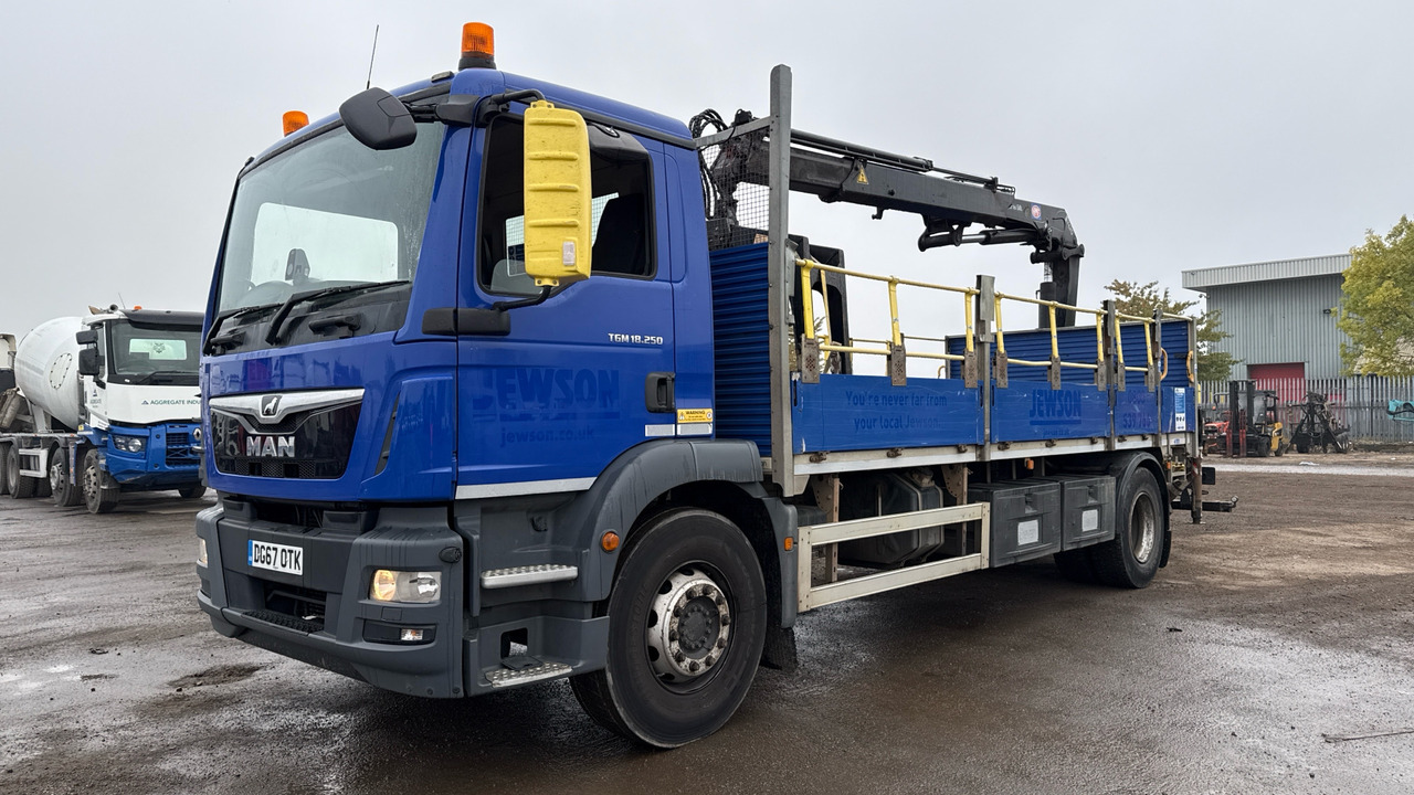 Man TGM 18.250 - Camion plateau, Camion grue: photos 2 Man TGM 18.250 - Camion plateau, Camion grue: photos 2