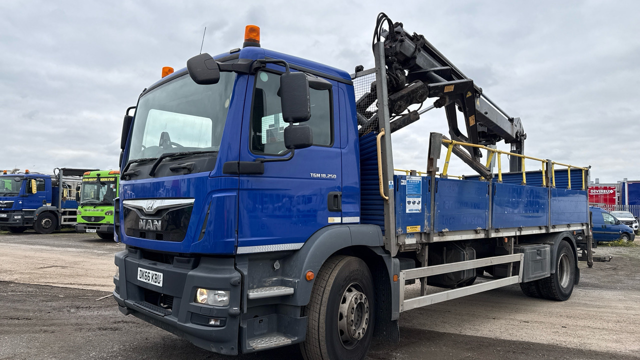 Man TGM 18.250 - Camion plateau, Camion grue: photos 2 Man TGM 18.250 - Camion plateau, Camion grue: photos 2