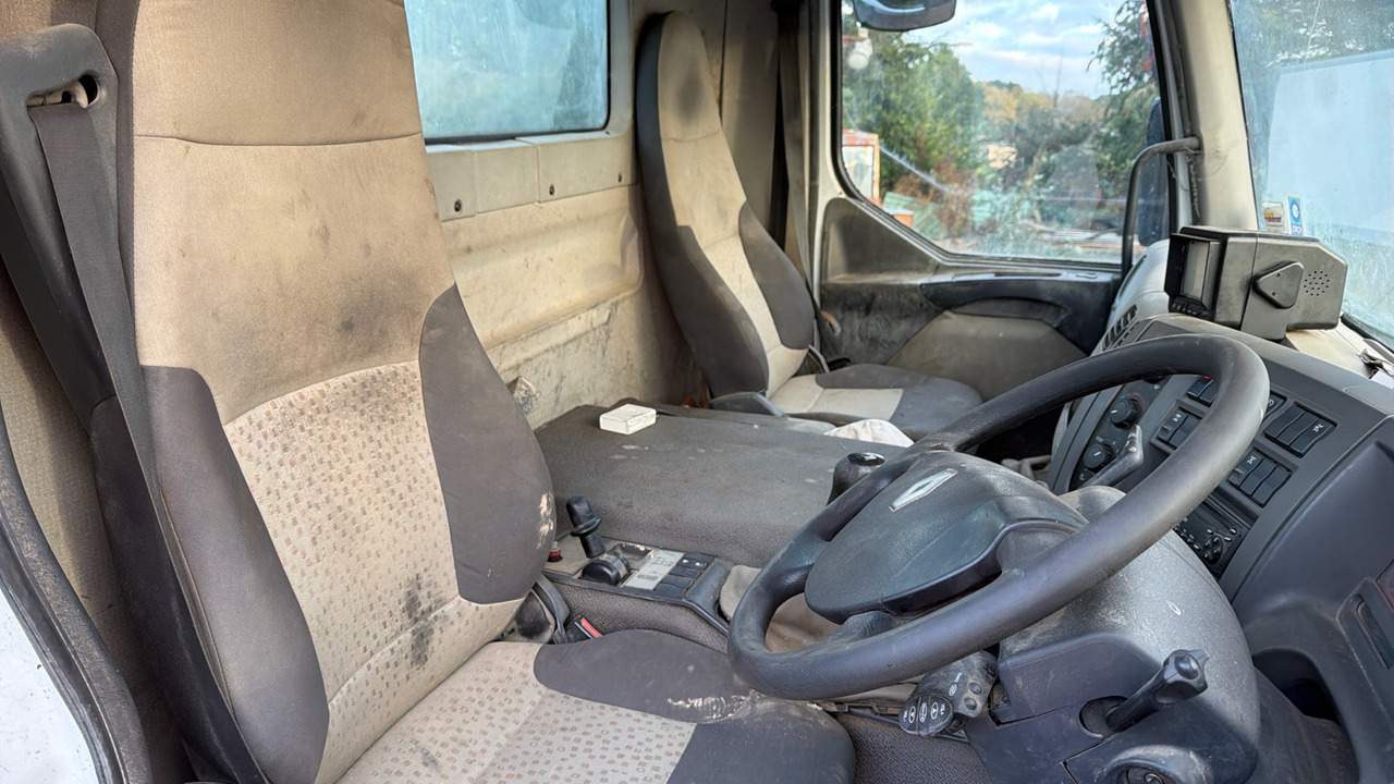 RENAULT DXI 370 - Répandeuse: photos 5 RENAULT DXI 370 - Répandeuse: photos 5