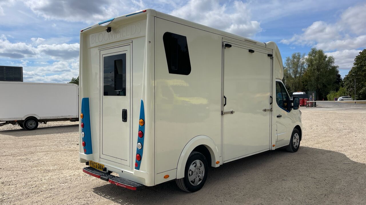 Renault Master Bloomfields Raceline 2.3DCI 145PS - Camion chevaux: photos 4 Renault Master Bloomfields Raceline 2.3DCI 145PS - Camion chevaux: photos 4