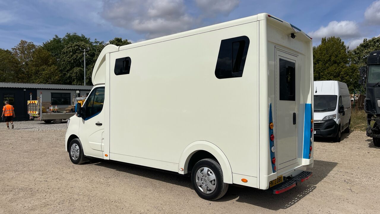 Renault Master Bloomfields Raceline 2.3DCI 145PS - Camion chevaux: photos 3 Renault Master Bloomfields Raceline 2.3DCI 145PS - Camion chevaux: photos 3