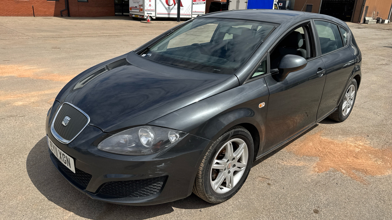 SEAT LEON 1.6 TDI CR - Voiture à hayon: photos 2 SEAT LEON 1.6 TDI CR - Voiture à hayon: photos 2