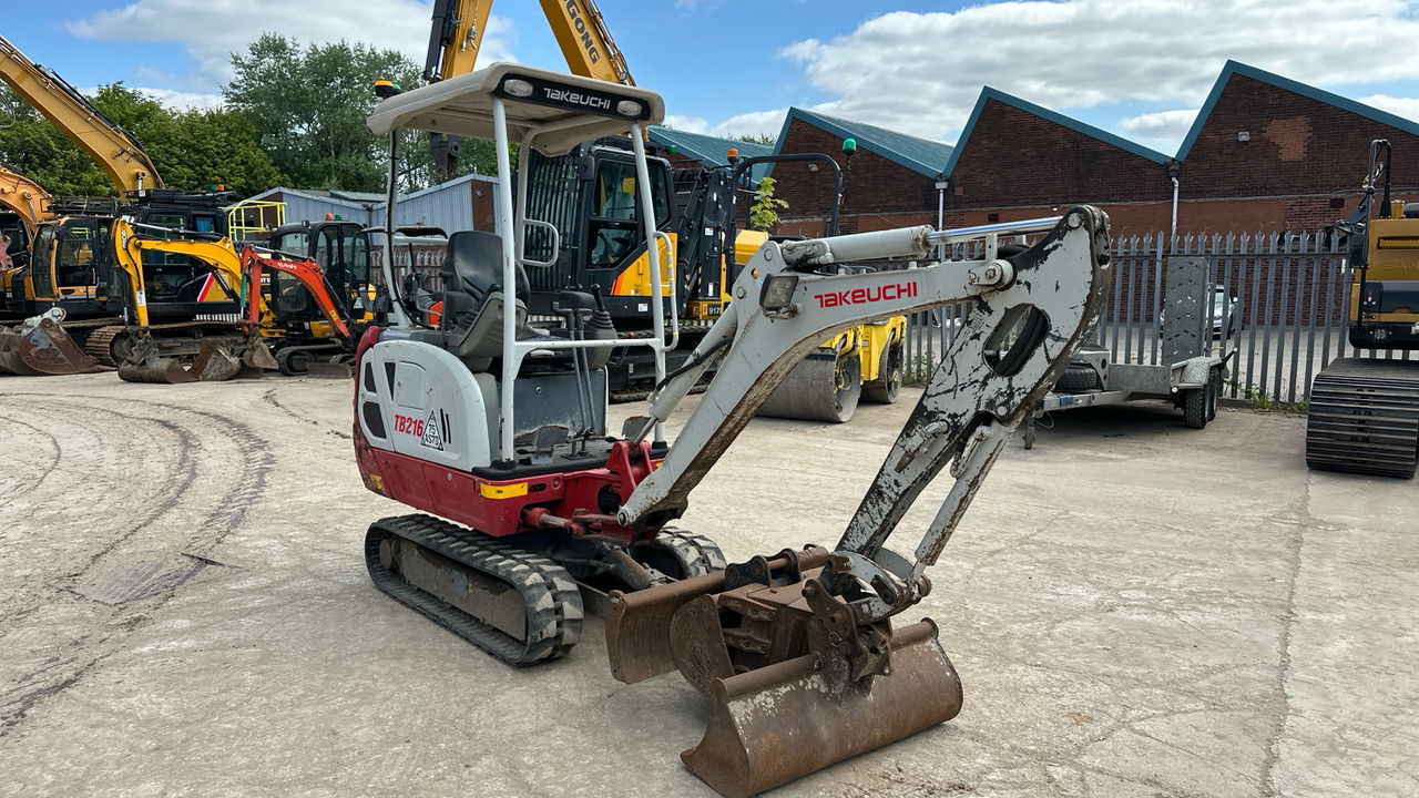 TAKEUCHI TB216 - Mini pelle: photos 1 TAKEUCHI TB216 - Mini pelle: photos 1