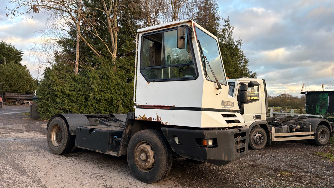 TERBERG YT180 - Tracteur portuaire: photos 2 TERBERG YT180 - Tracteur portuaire: photos 2