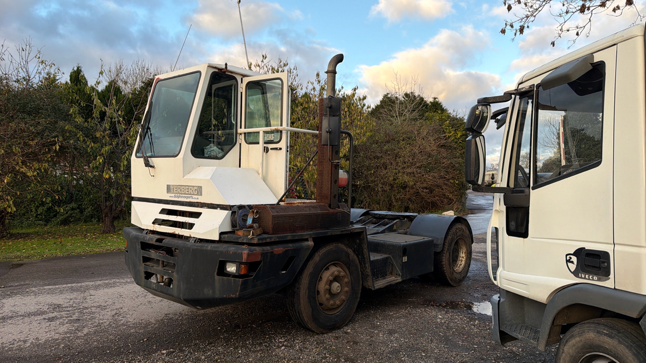 TERBERG YT180 - Tracteur portuaire: photos 1 TERBERG YT180 - Tracteur portuaire: photos 1