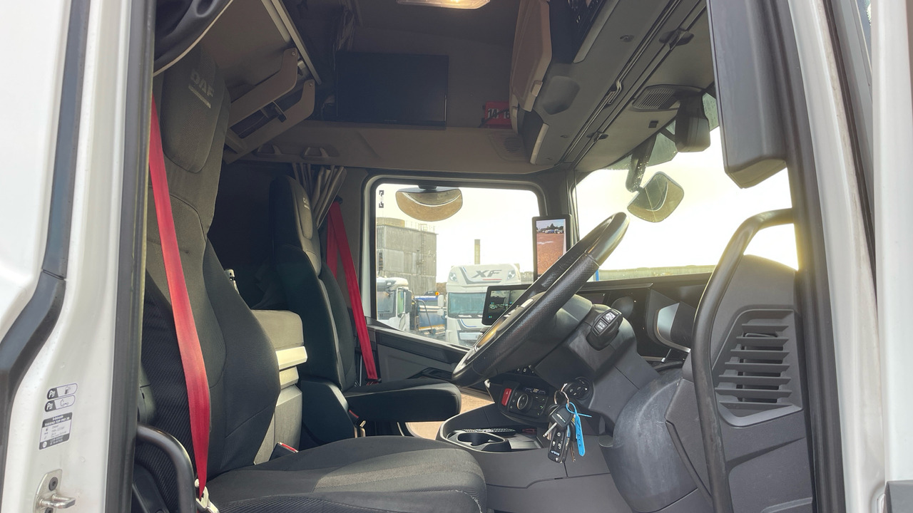 DAF XF 530 - Tracteur routier: photos 5 DAF XF 530 - Tracteur routier: photos 5