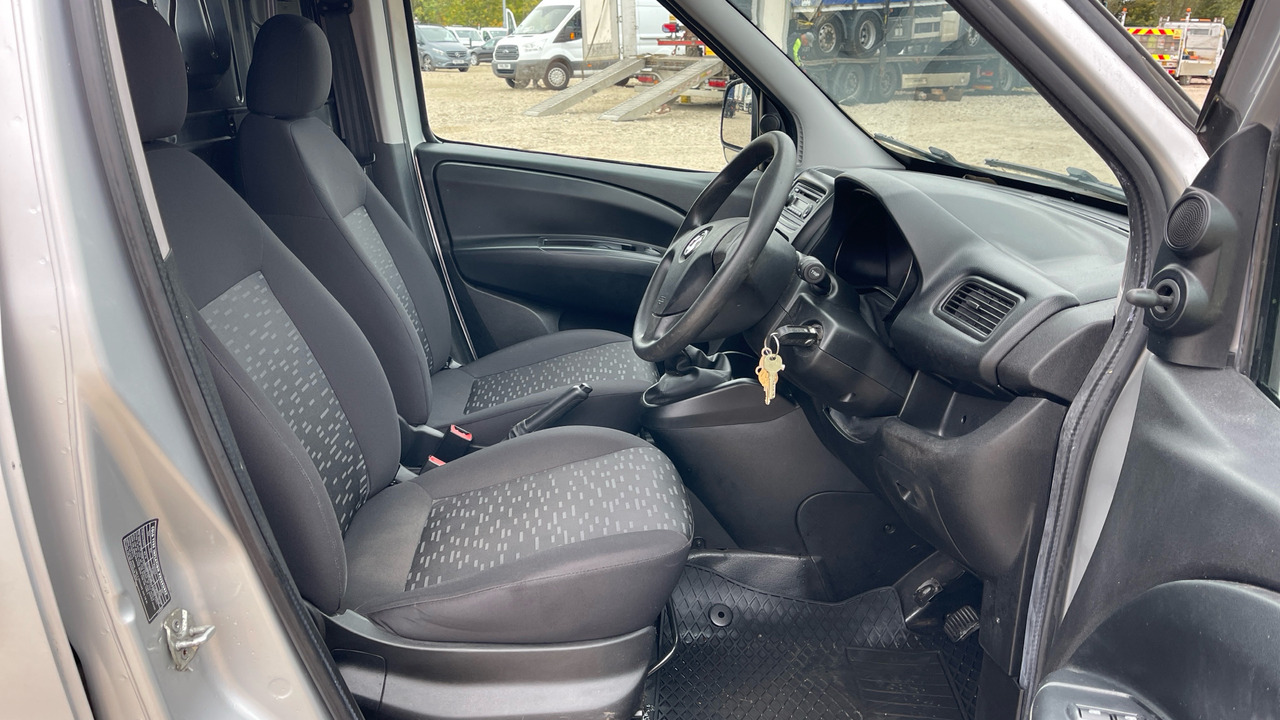 VAUXHALL COMBO 2300 1.3 CDTI - Fourgonnette: photos 5 VAUXHALL COMBO 2300 1.3 CDTI - Fourgonnette: photos 5