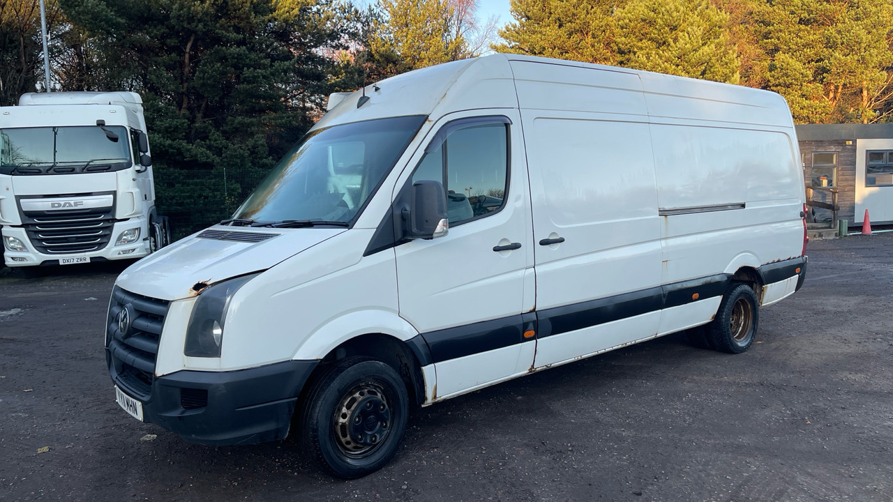 VOLKSWAGEN CRAFTER CR50 PLUS 2.5 TDI - Fourgon utilitaire: photos 2 VOLKSWAGEN CRAFTER CR50 PLUS 2.5 TDI - Fourgon utilitaire: photos 2