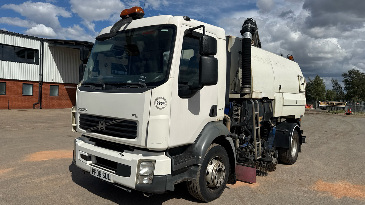 VOLVO FL 280 - Balayeuse de voirie: photos 2 VOLVO FL 280 - Balayeuse de voirie: photos 2