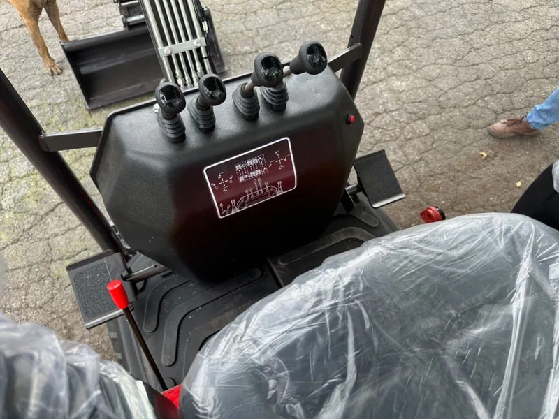 Mini pelle Rhino Rhinoceros XN12-9: photos 10 Mini pelle Rhino Rhinoceros XN12-9: photos 10