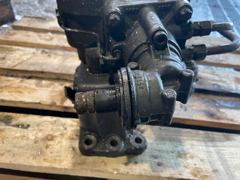 DAF CF Lenkung Lenkgetriebe - Commande de gouvernail pour Camion: photos 4 DAF CF Lenkung Lenkgetriebe - Commande de gouvernail pour Camion: photos 4