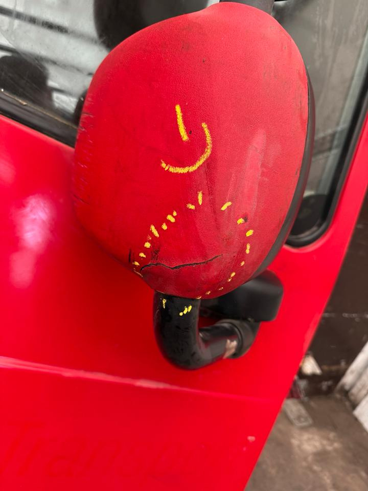 DAF XF 105,460 Beifahrertür Rot Spiegel Innenverkleidung LN 46 - Portière et pièces pour Camion: photos 2 DAF XF 105,460 Beifahrertür Rot Spiegel Innenverkleidung LN 46 - Portière et pièces pour Camion: photos 2