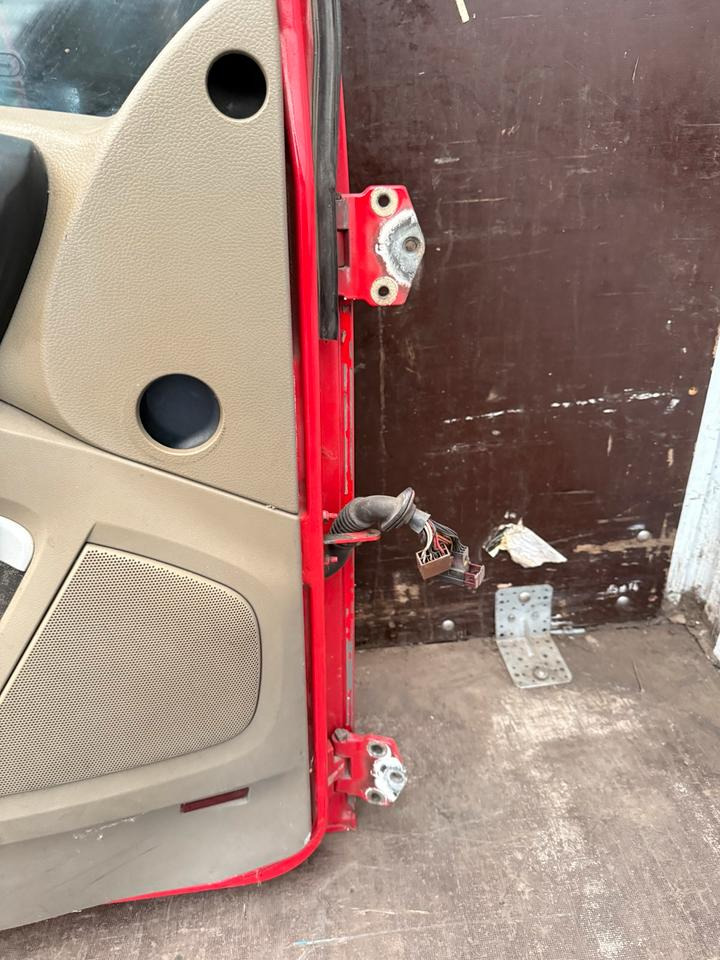 DAF XF 105,460 Fahrertür Rot Spiegel Innenverkleidung LN 47 - Portière et pièces pour Camion: photos 3 DAF XF 105,460 Fahrertür Rot Spiegel Innenverkleidung LN 47 - Portière et pièces pour Camion: photos 3