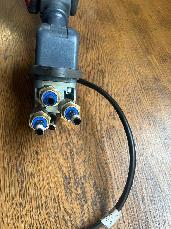 IVECO Stralis KNORR-BREMSE Bremsventil Handbremsventil DPM90EY - Valve de frein pour Camion: photos 5 IVECO Stralis KNORR-BREMSE Bremsventil Handbremsventil DPM90EY - Valve de frein pour Camion: photos 5