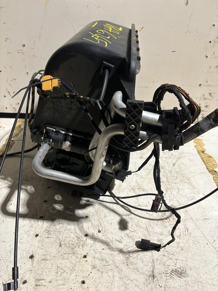 MAN TGA Innenraum Gebläse/Heizung 81.61900.6365 - Ventilateur pour Camion: photos 3 MAN TGA Innenraum Gebläse/Heizung 81.61900.6365 - Ventilateur pour Camion: photos 3