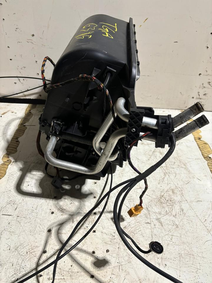 MAN TGA Innenraum Gebläse/Heizung 81.61900.6395 - Ventilateur pour Camion: photos 3 MAN TGA Innenraum Gebläse/Heizung 81.61900.6395 - Ventilateur pour Camion: photos 3