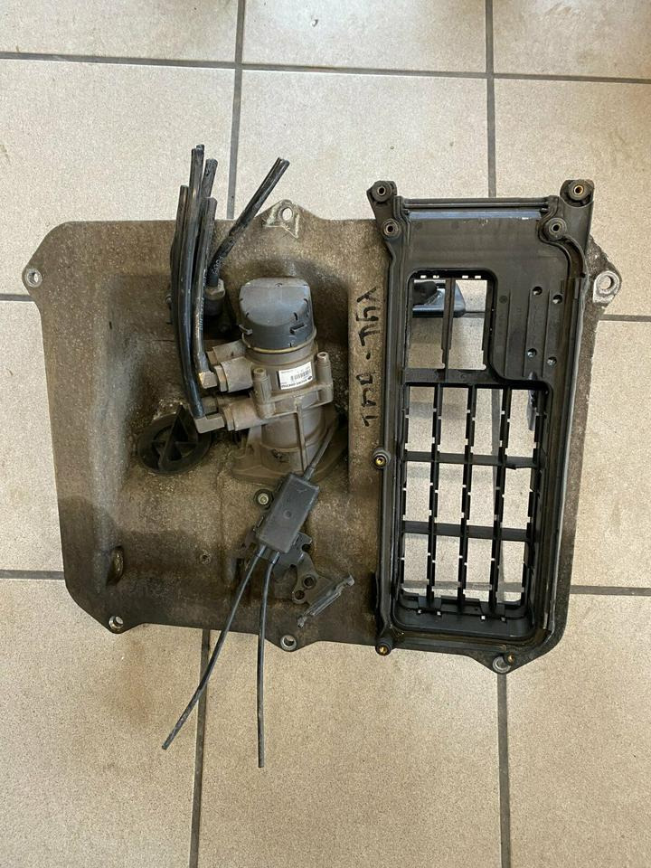 MAN TGA TGX Fußbremsventil 81259706103 Knorr Bremse 81521306298 - Valve de frein pour Camion: photos 1 MAN TGA TGX Fußbremsventil 81259706103 Knorr Bremse 81521306298 - Valve de frein pour Camion: photos 1