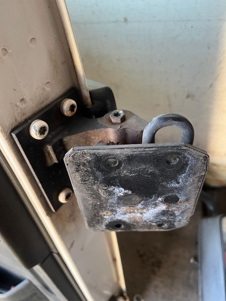 MAN TGL 12.240 Fahrertür, Tür links weiß mit Spiegel RN005 - Portière et pièces pour Camion: photos 3 MAN TGL 12.240 Fahrertür, Tür links weiß mit Spiegel RN005 - Portière et pièces pour Camion: photos 3