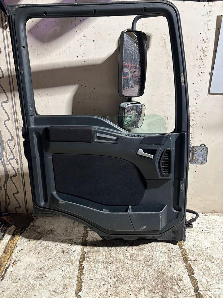 MAN TGL Fahrertür,grau Spiegel&Innenverkleidung Euro 5/6 LN 24 - Portière et pièces pour Camion: photos 3 MAN TGL Fahrertür,grau Spiegel&Innenverkleidung Euro 5/6 LN 24 - Portière et pièces pour Camion: photos 3