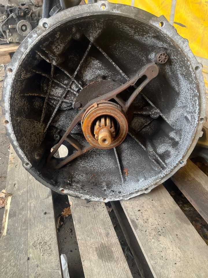 MAN TGL Schaltgetriebe 6 S 800 TO 81.32004-6180 - Transmission pour Camion: photos 1 MAN TGL Schaltgetriebe 6 S 800 TO 81.32004-6180 - Transmission pour Camion: photos 1