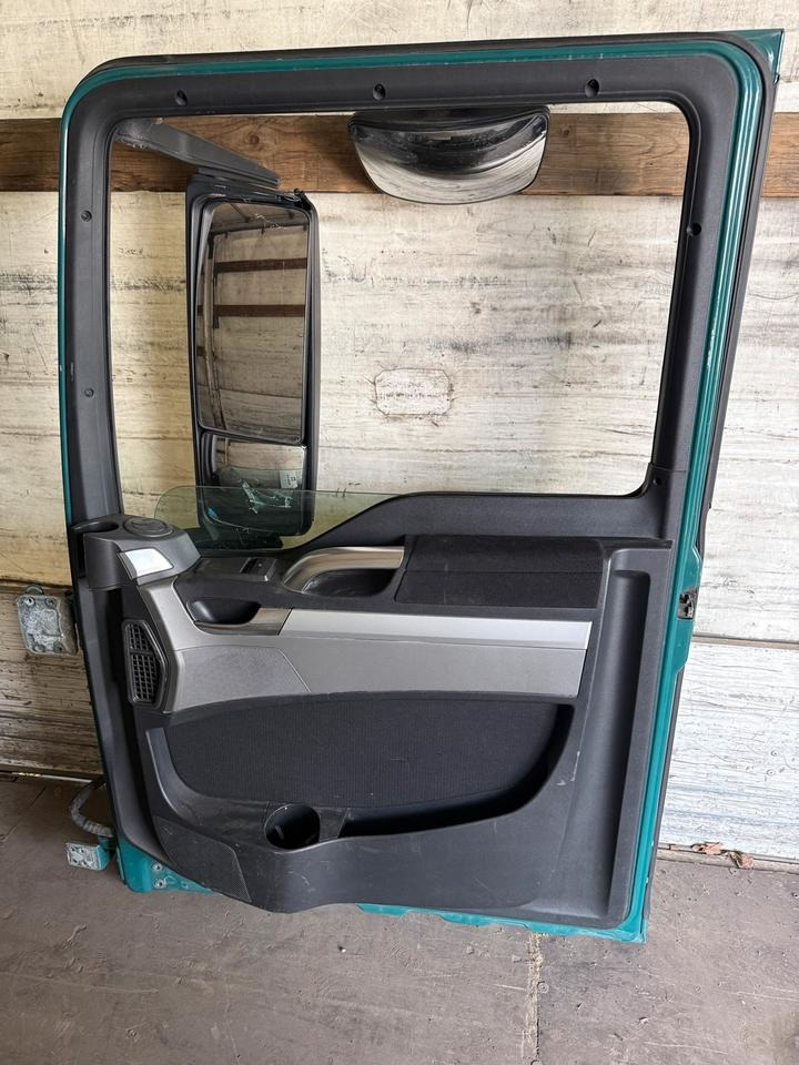 MAN TGX Beifahrertür Grün Spiegel Innenverkleidung LN 61 - Portière et pièces pour Camion: photos 2 MAN TGX Beifahrertür Grün Spiegel Innenverkleidung LN 61 - Portière et pièces pour Camion: photos 2