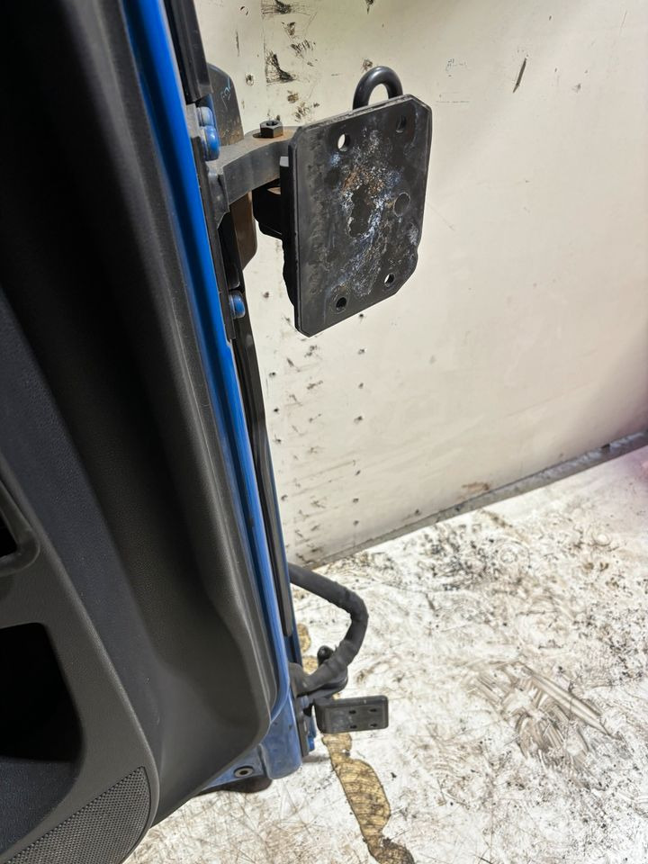 MAN TGX Fahrertür, Tür blau, Spiegel & Innenverkleidung LN 11 - Portière et pièces pour Camion: photos 5 MAN TGX Fahrertür, Tür blau, Spiegel & Innenverkleidung LN 11 - Portière et pièces pour Camion: photos 5