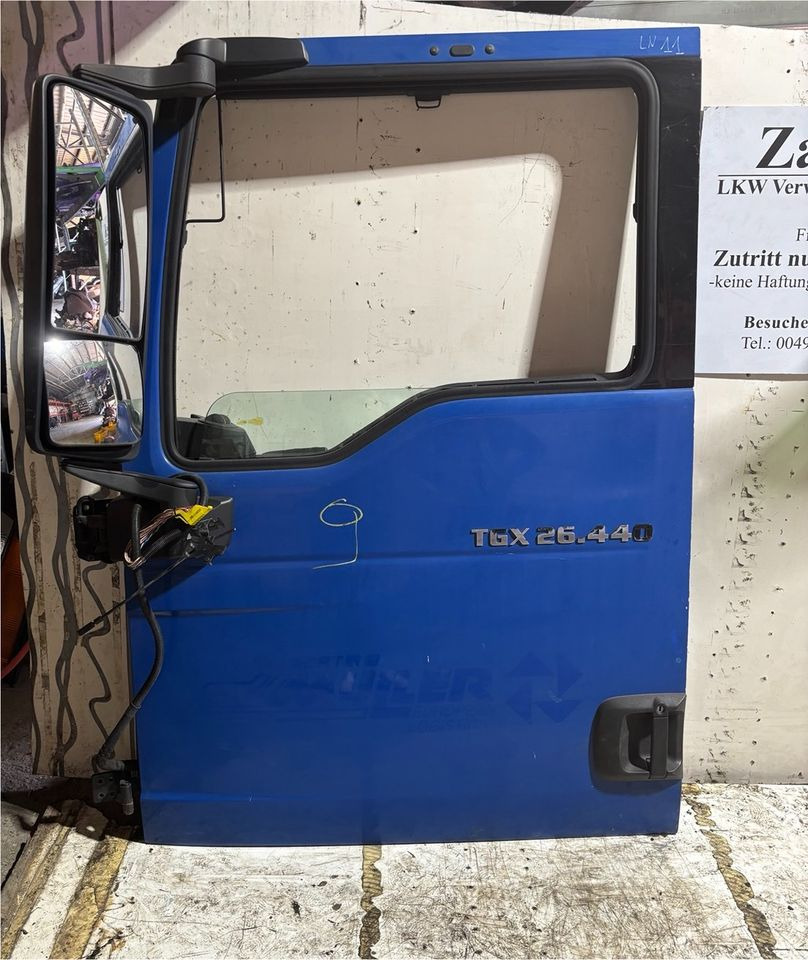 MAN TGX Fahrertür, Tür blau, Spiegel & Innenverkleidung LN 11 - Portière et pièces pour Camion: photos 2 MAN TGX Fahrertür, Tür blau, Spiegel & Innenverkleidung LN 11 - Portière et pièces pour Camion: photos 2
