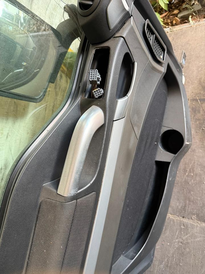 MAN TGX Fahrertür Weiß mit Spiegel Innenverkleidung LN 84 - Portière et pièces pour Camion: photos 4 MAN TGX Fahrertür Weiß mit Spiegel Innenverkleidung LN 84 - Portière et pièces pour Camion: photos 4