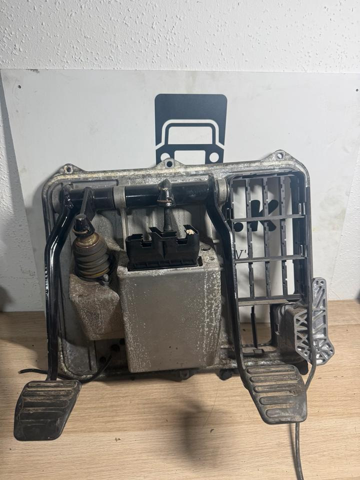 MAN WABCO Fußbremsventil 4800200260 - Pièces de frein pour Camion: photos 4 MAN WABCO Fußbremsventil 4800200260 - Pièces de frein pour Camion: photos 4