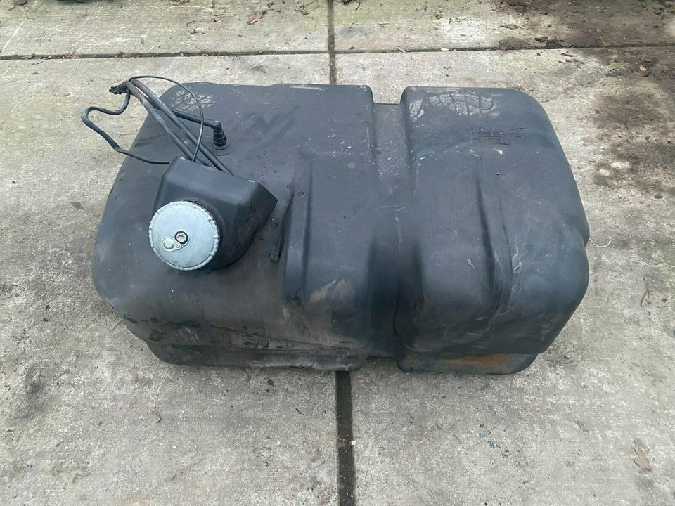 Mercedes Atego Tank Tankbehälter A 970470201, A 970471xx01 - Réservoir de carburant pour Camion: photos 1 Mercedes Atego Tank Tankbehälter A 970470201, A 970471xx01 - Réservoir de carburant pour Camion: photos 1