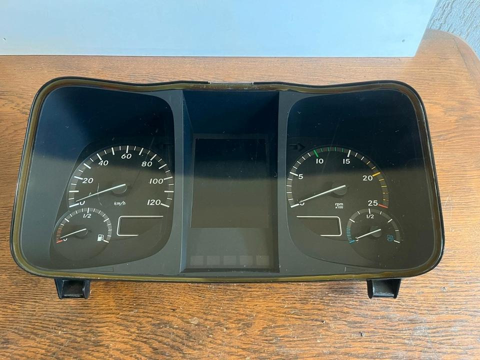 Mercedes Benz Actros MP4 Kombiinstrument / Tacho A9614467021 - Panel de instrumentos pour Camion: photos 2 Mercedes Benz Actros MP4 Kombiinstrument / Tacho A9614467021 - Panel de instrumentos pour Camion: photos 2