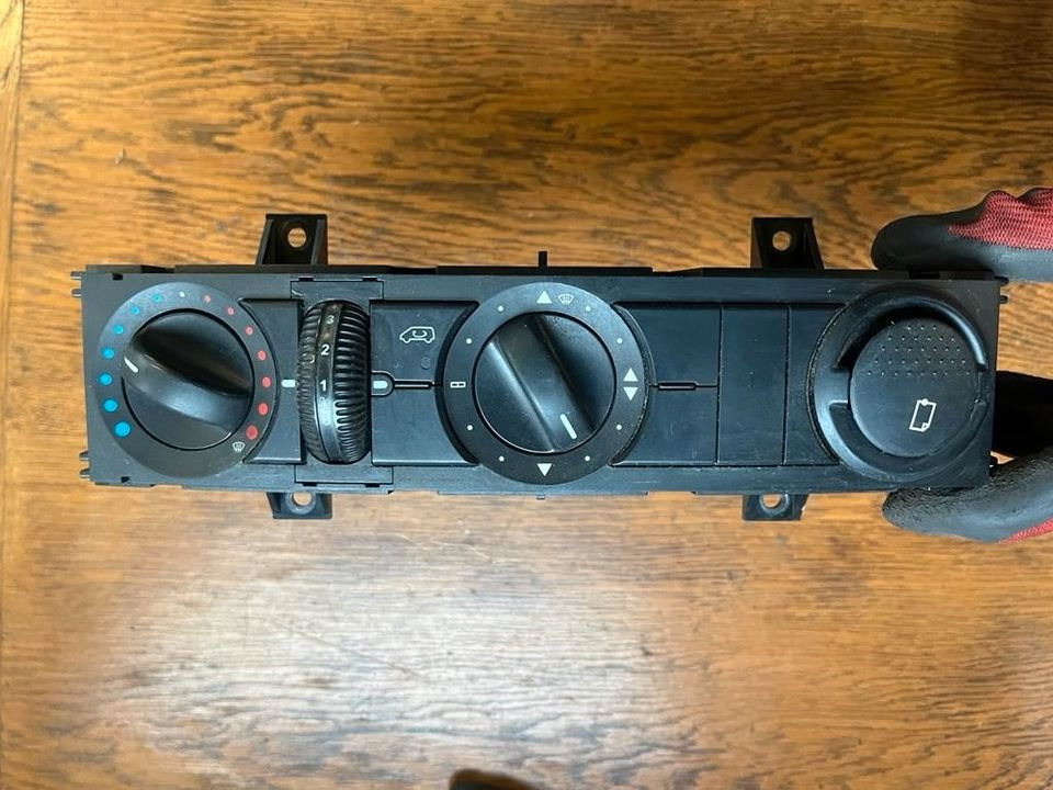 VW Crafter Klimabedienteil Klima Heizung 5HB009182 - Chauffage/ Ventilation pour Camion: photos 1 VW Crafter Klimabedienteil Klima Heizung 5HB009182 - Chauffage/ Ventilation pour Camion: photos 1
