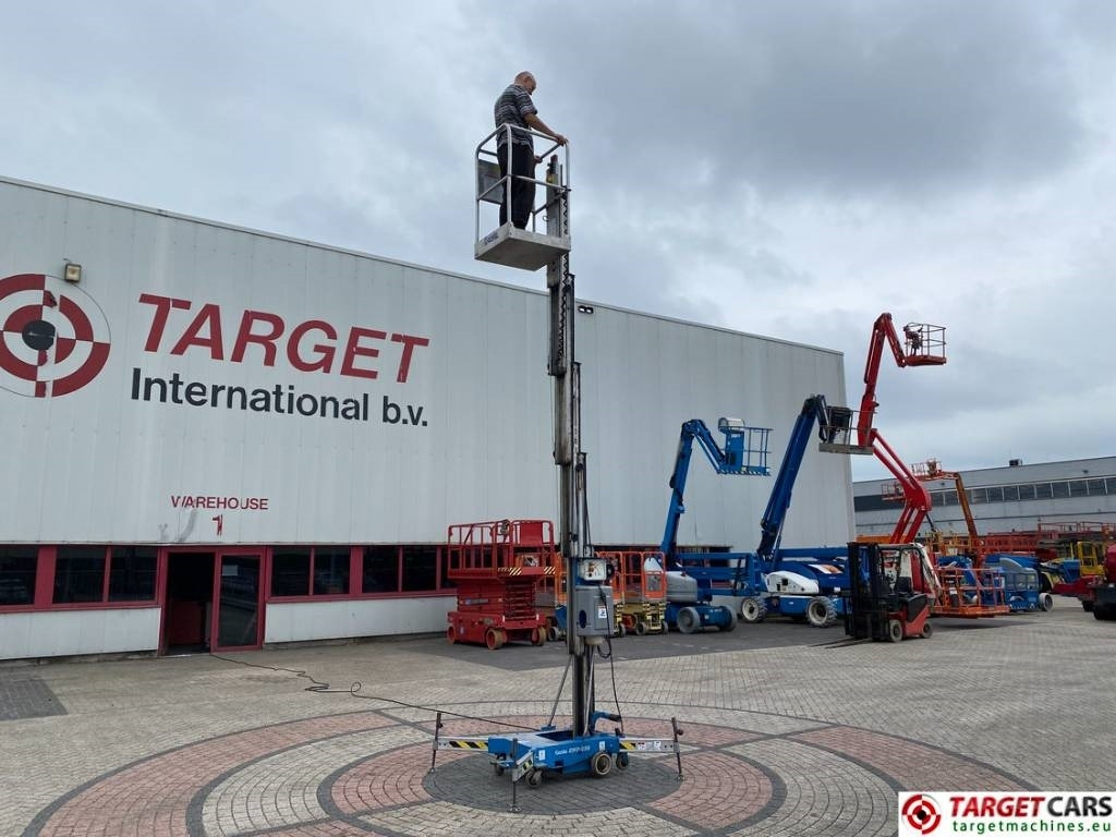 Genie AWP-25S Electric AC Vertical Mast Work Lift 950cm - Nacelle à mât vertical: photos 5 Genie AWP-25S Electric AC Vertical Mast Work Lift 950cm - Nacelle à mât vertical: photos 5