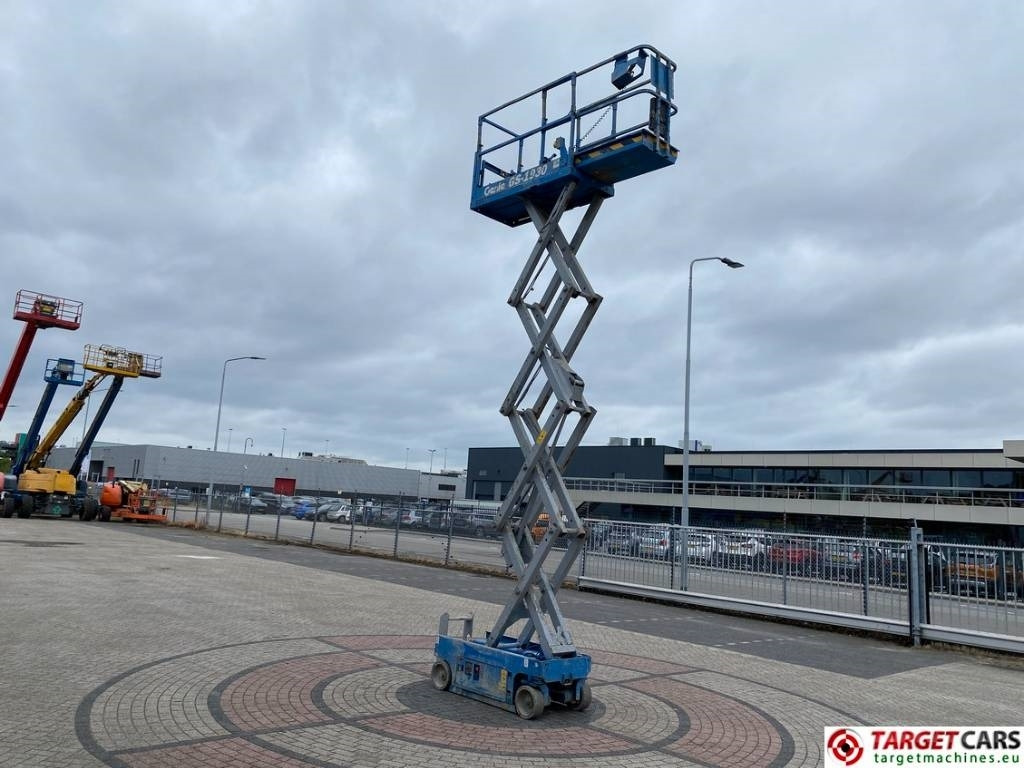 Genie GS-1932 Electric Scissor Work Lift 779cm - Nacelle ciseaux: photos 5 Genie GS-1932 Electric Scissor Work Lift 779cm - Nacelle ciseaux: photos 5