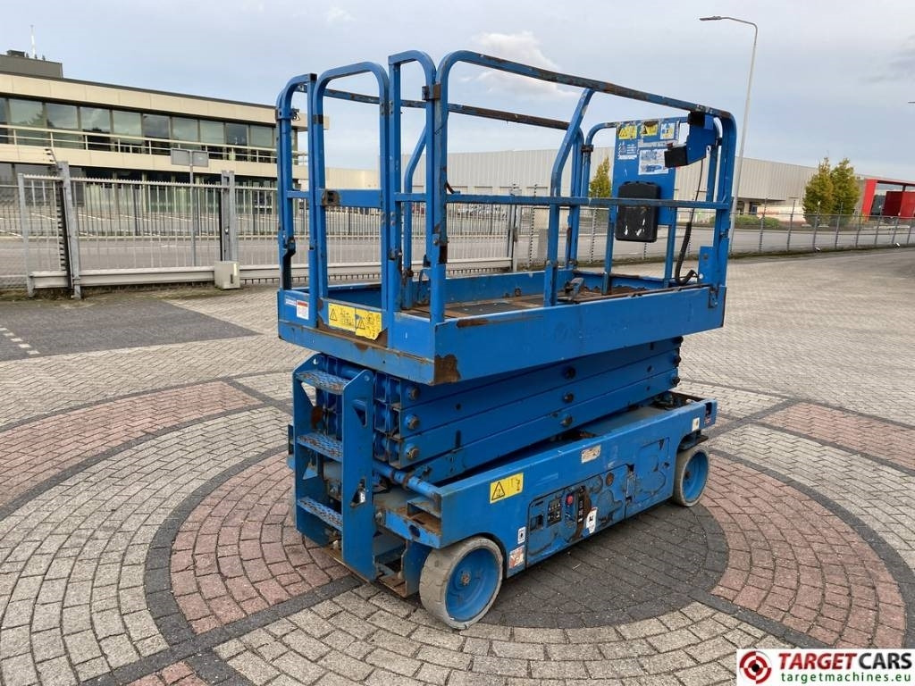Genie GS-2646 Electric 2646 Scissor Work Lift 992cm - Nacelle ciseaux: photos 3 Genie GS-2646 Electric 2646 Scissor Work Lift 992cm - Nacelle ciseaux: photos 3