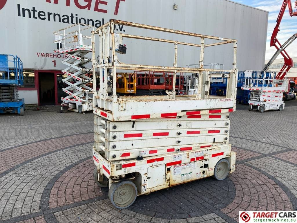 Genie GS-3232 Electric Scissor Work Lift 1175cm - Nacelle ciseaux: photos 1 Genie GS-3232 Electric Scissor Work Lift 1175cm - Nacelle ciseaux: photos 1