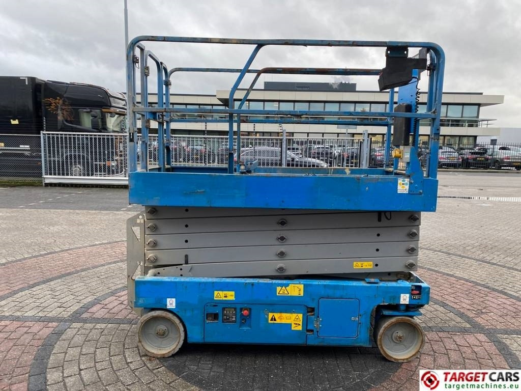 Genie GS-3246 Electric Scissor Work Lift 1175cm - Nacelle ciseaux: photos 3 Genie GS-3246 Electric Scissor Work Lift 1175cm - Nacelle ciseaux: photos 3