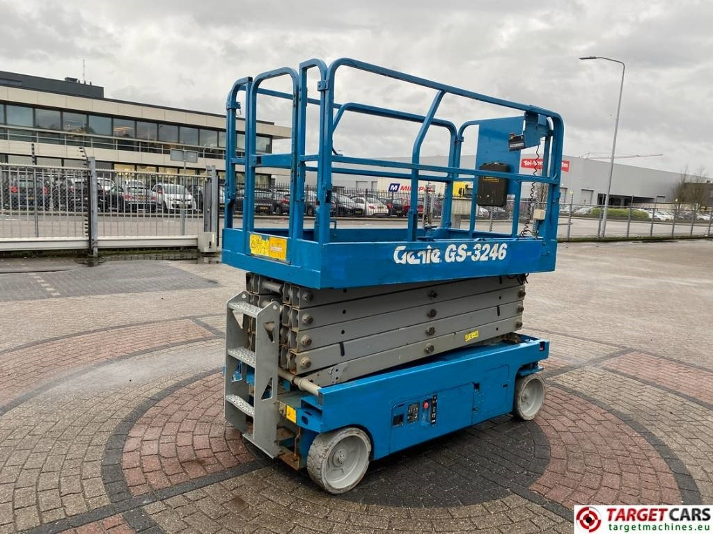 Genie GS-3246 Electric Scissor Work Lift 1175cm - Nacelle ciseaux: photos 3 Genie GS-3246 Electric Scissor Work Lift 1175cm - Nacelle ciseaux: photos 3