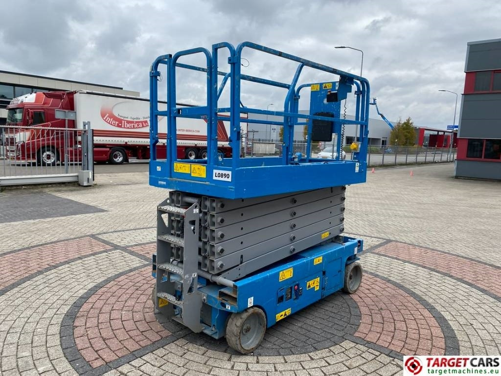 Genie GS-4047 Electric Scissor Work Lift 1389cm  - Nacelle ciseaux: photos 3 Genie GS-4047 Electric Scissor Work Lift 1389cm  - Nacelle ciseaux: photos 3
