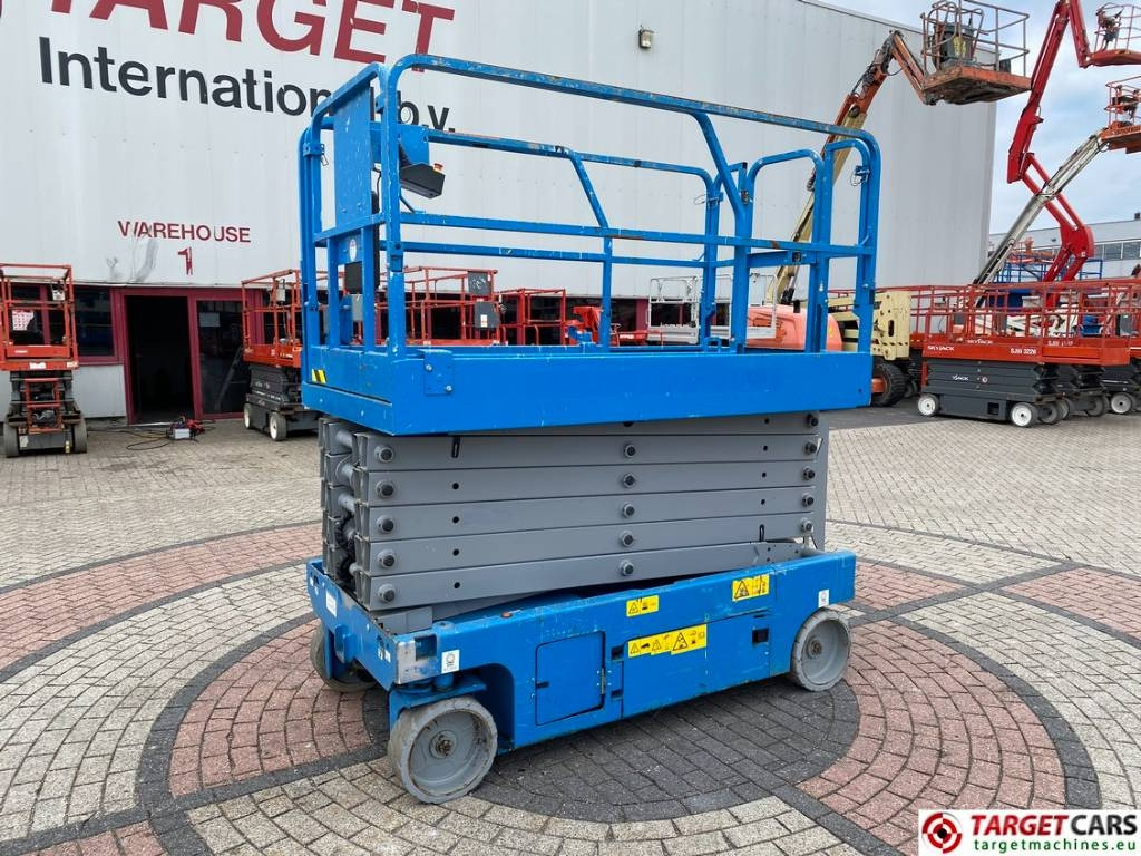Genie GS-4047 Electric Scissor Work Lift 1389cm  - Nacelle ciseaux: photos 1 Genie GS-4047 Electric Scissor Work Lift 1389cm  - Nacelle ciseaux: photos 1