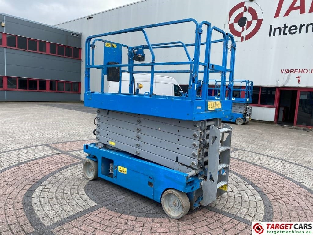 Genie GS-4047 Electric Scissor Work Lift 1389cm - Nacelle ciseaux: photos 4 Genie GS-4047 Electric Scissor Work Lift 1389cm - Nacelle ciseaux: photos 4