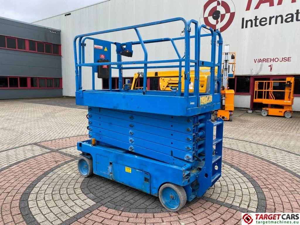 Genie GS-4047 Electric Scissor Work Lift 1389cm  - Nacelle ciseaux: photos 4 Genie GS-4047 Electric Scissor Work Lift 1389cm  - Nacelle ciseaux: photos 4
