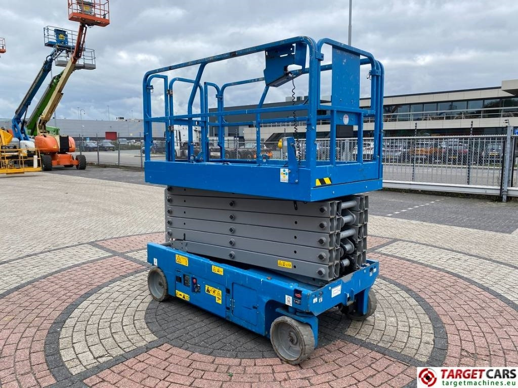 Genie GS-4047 Electric Scissor Work Lift 1389cm  - Nacelle ciseaux: photos 2 Genie GS-4047 Electric Scissor Work Lift 1389cm  - Nacelle ciseaux: photos 2